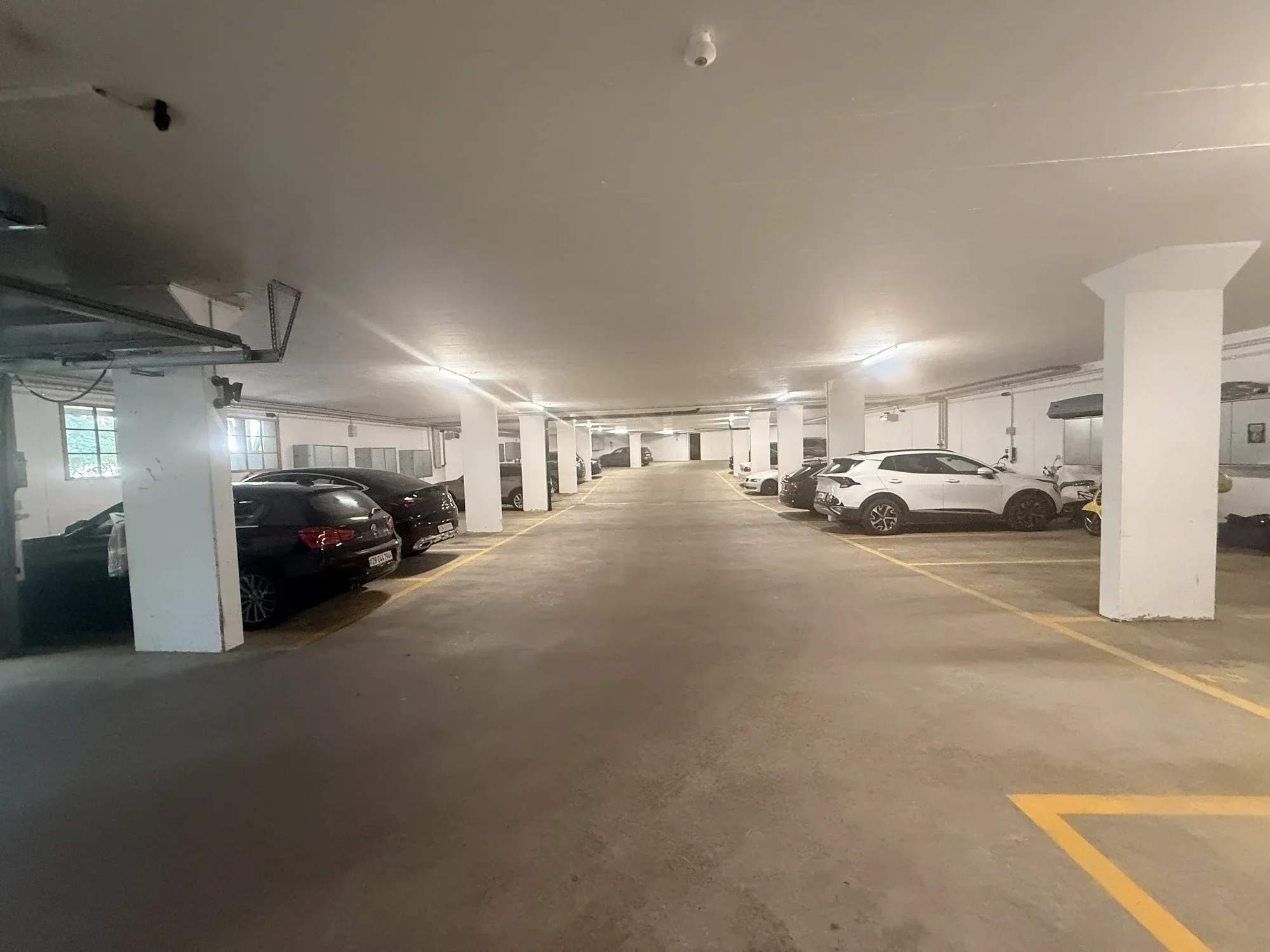 Gereinigte Tiefgarage – betreut von PHH Hofer Hauswartungen, Zürich & Aargau